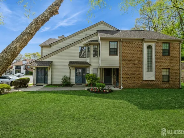 2113 Bayhead Dr, Parlin, NJ 08859