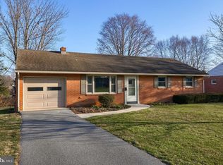 299 Rolling Ter, Leola, PA 17540