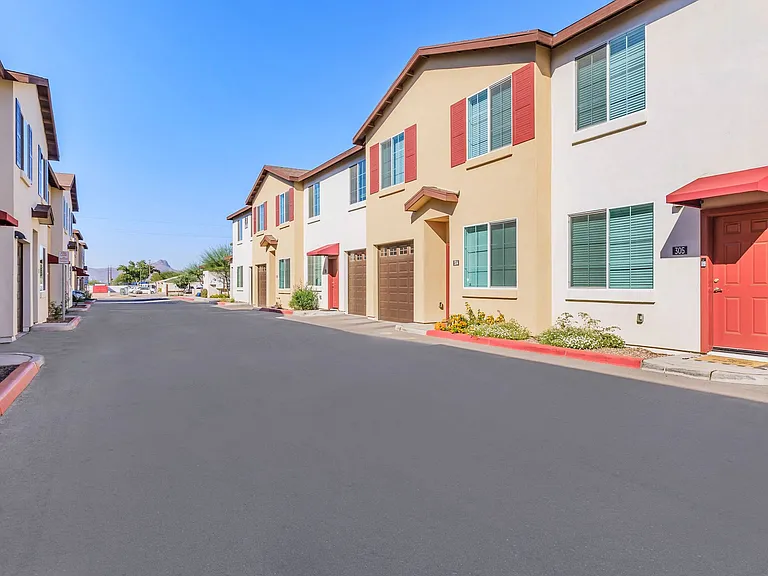 San Luciano Townhomes — Photo 14