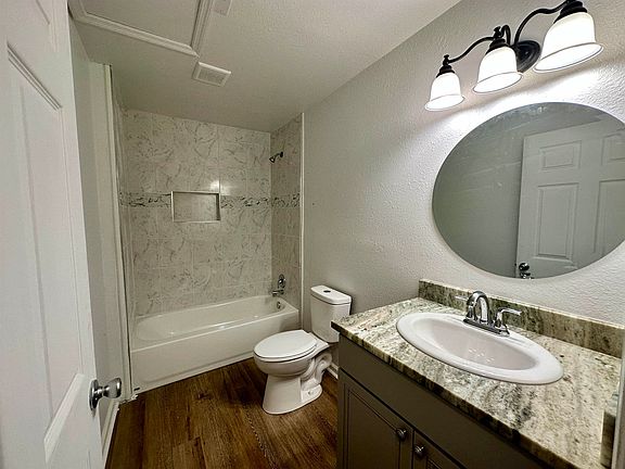 5th image of 3025 Creekwood Ln