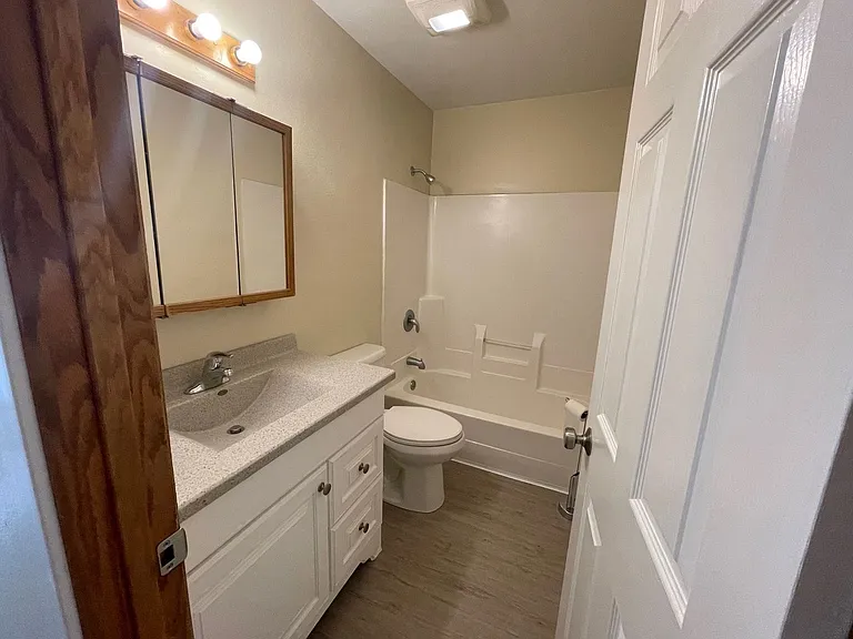 416 N 15th Ave E — Photo 6