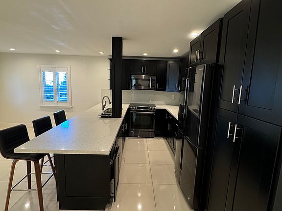 2nd image of 1001 SE 16th St APT 4