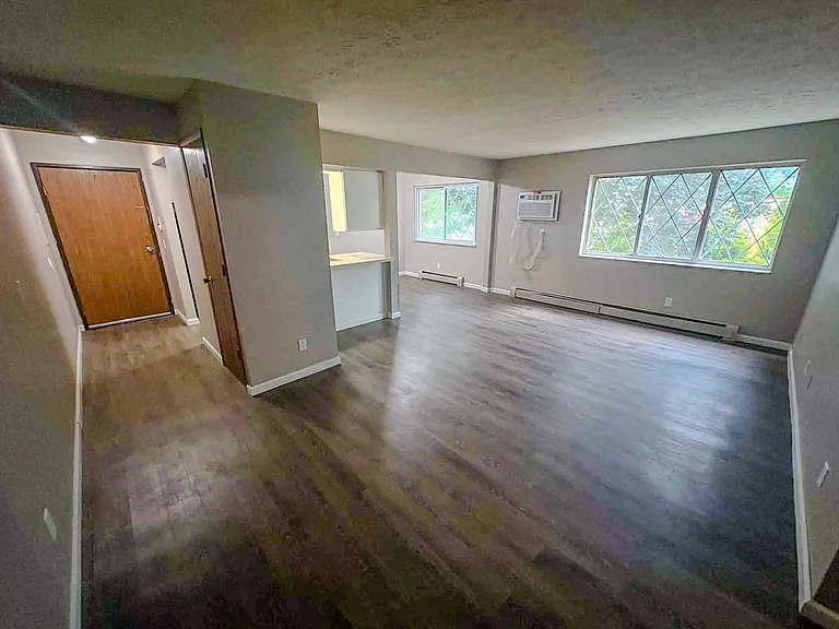 904 E Sturgis St — Photo 5