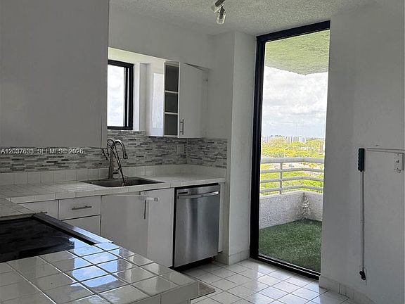 3rd image of 3300 NE 191st St APT 1001