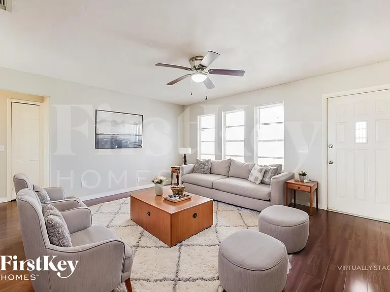2126 SE 5th Ter — Photo 4