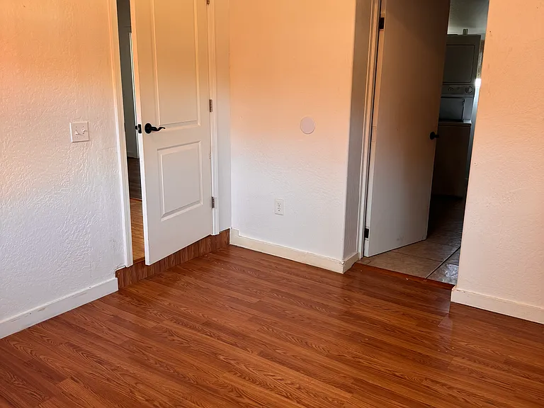 223 Baker St #B — Photo 4