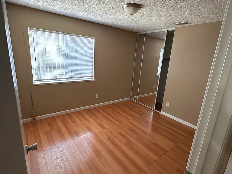 1392 Foxboro Way — Photo 10