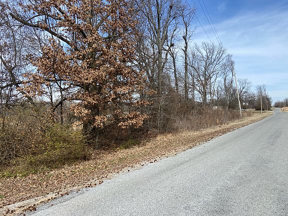 4th image of 303 Junius Lee Rd