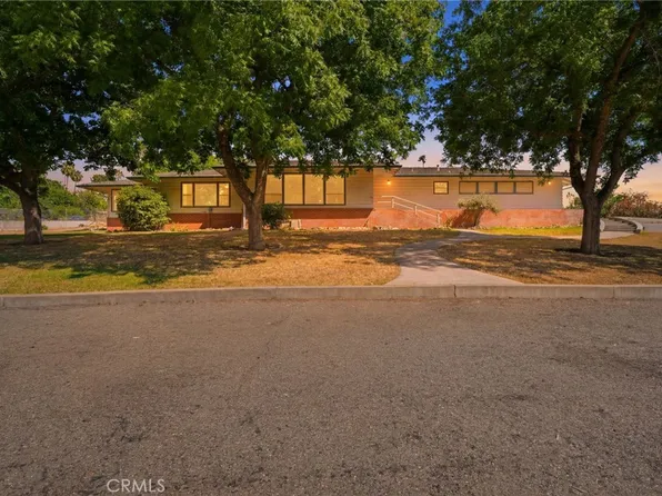 84 S Park St, Porterville, CA 93257
