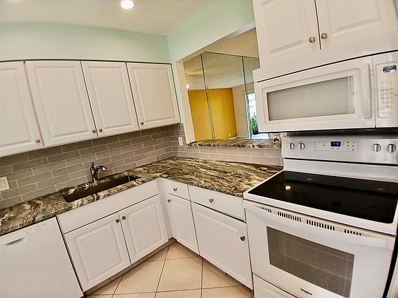 5th image of 100 Lake Meryl Drive #105