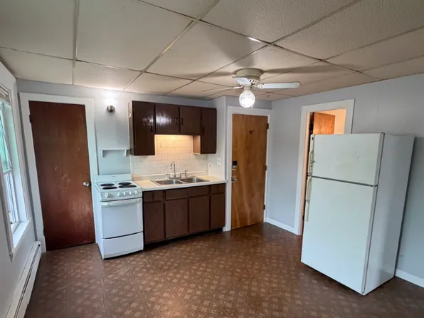 33 Berkley St, 33 Berkley St APT 3, Taunton, MA 02780