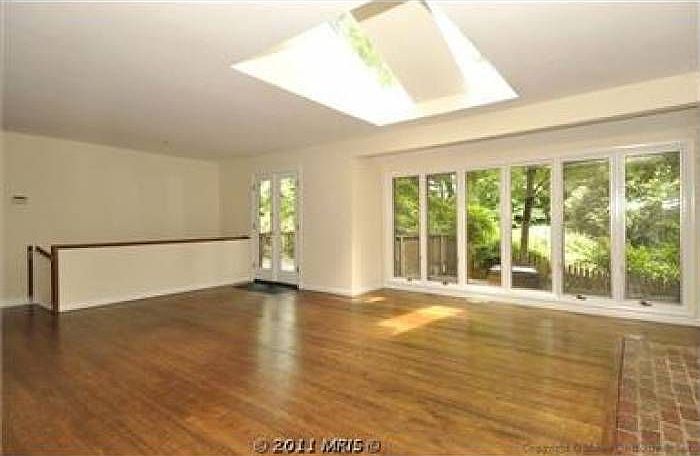 2nd image of 5921 Onondaga Rd