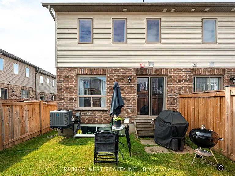 124 Parkinson Cres #70 — Photo 8