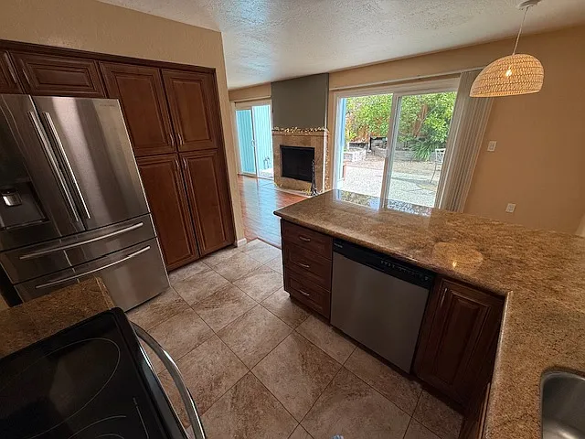 6104 Chateau Ct — Photo 10