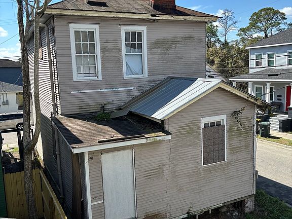 2nd image of 718 W 38th St