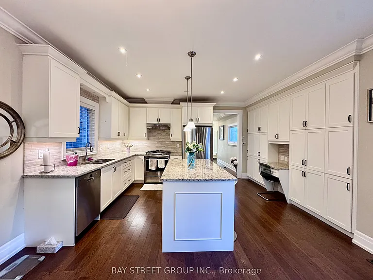 1033 Shaw Dr — Photo 11