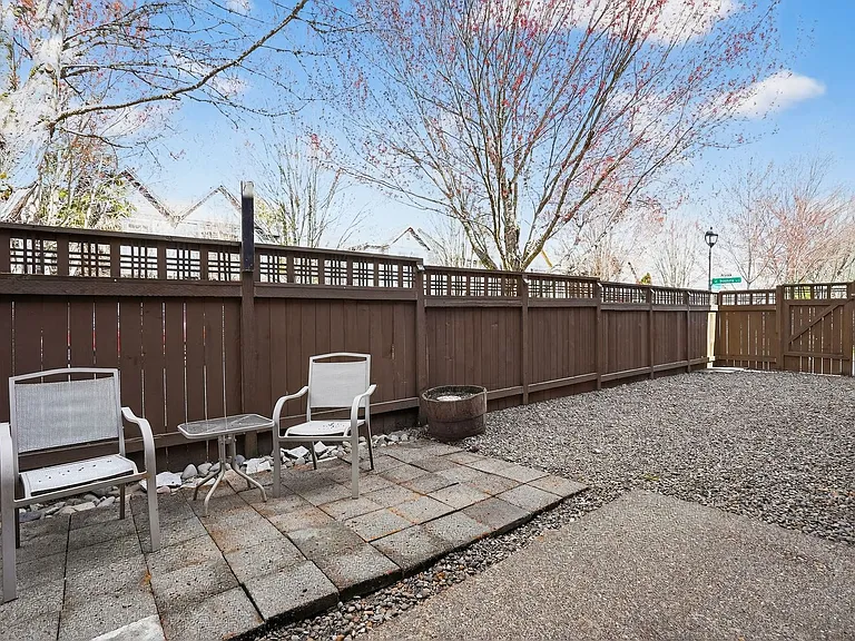 1052 SE Portlandia Ave — Photo 3