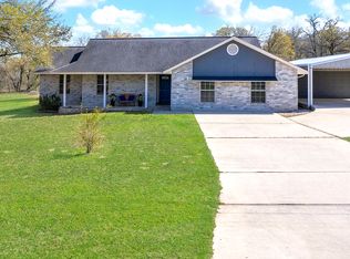 136 Woodcreek Dr, La Vernia, TX 78121
