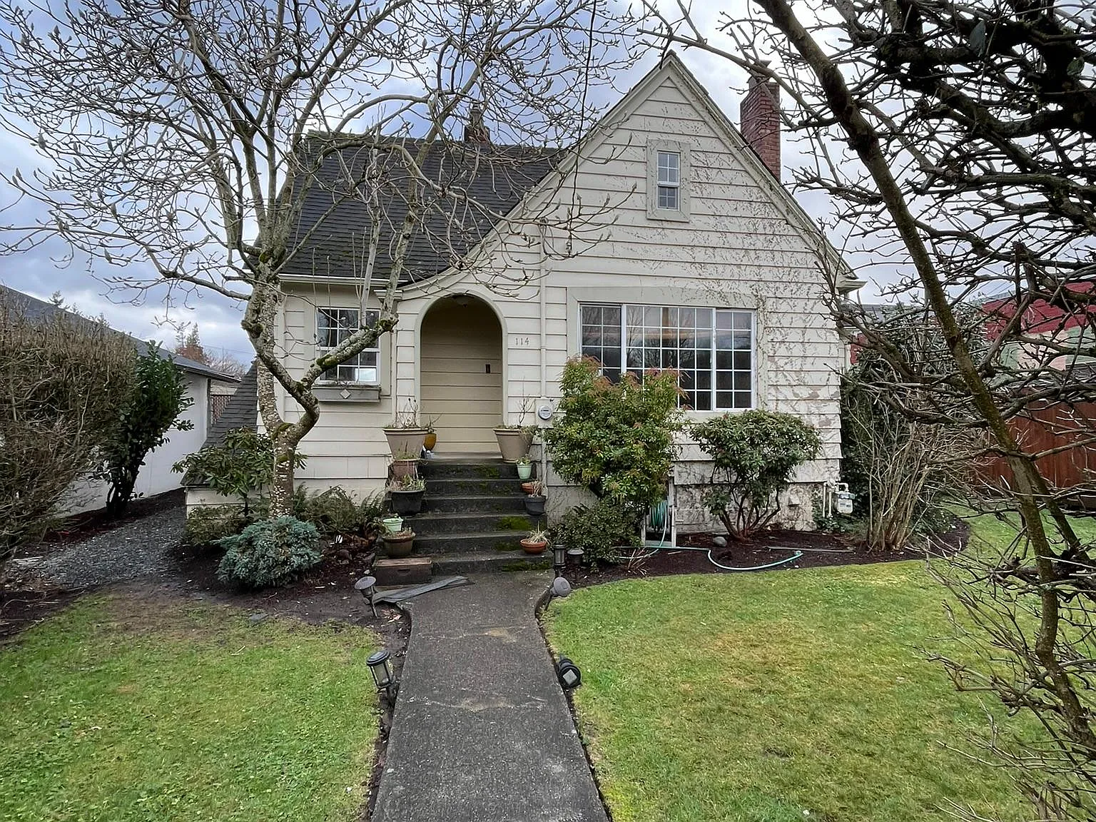 114 Sydney Ave N — Photo 2