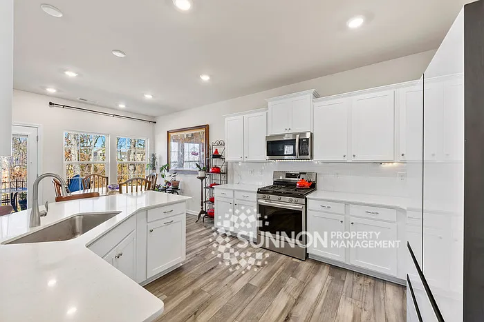 4 bed, 2.5 bath, 2102 sqft, $2,500 — Photo 3