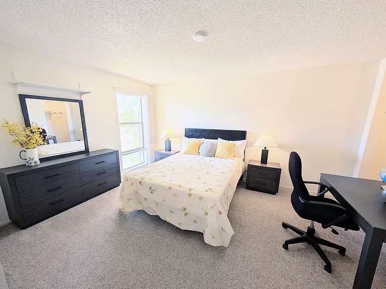 Oxford Parkside Apartments — Photo 12