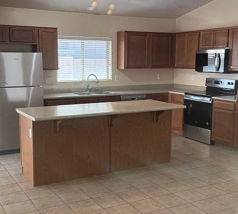 3rd image of 573 S 167th Dr