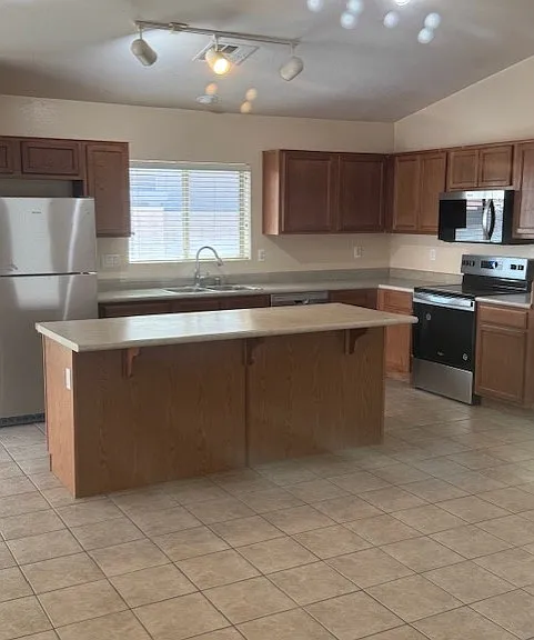 573 S 167th Dr — Photo 3