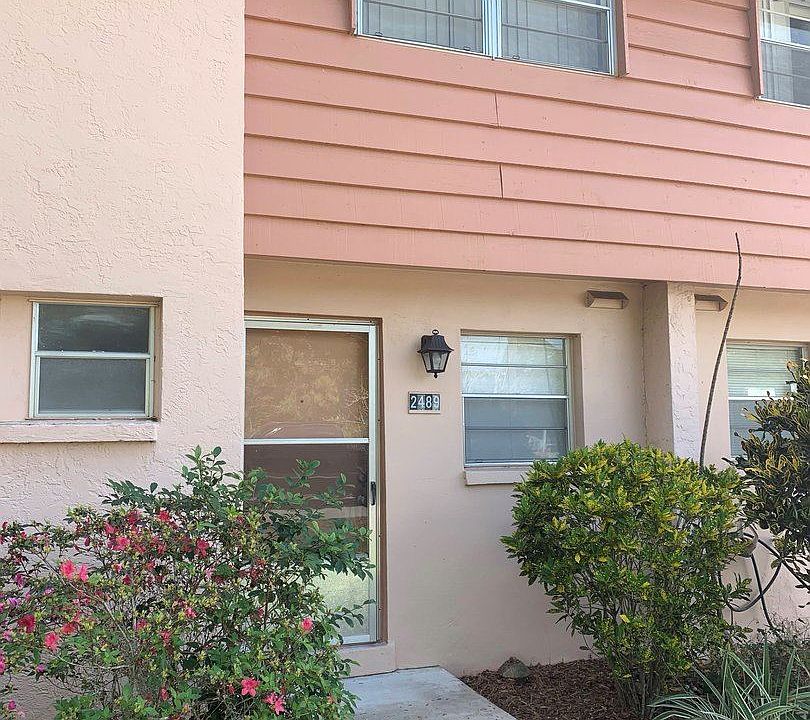 1st image of 2489 Country Club Dr
