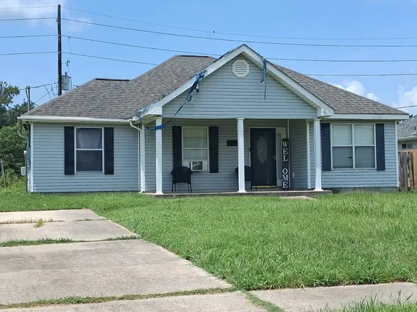 4240 Lac Bienville Dr, Harvey, LA 70058