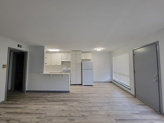 4th image of 5010 Bowser Ave APT 201