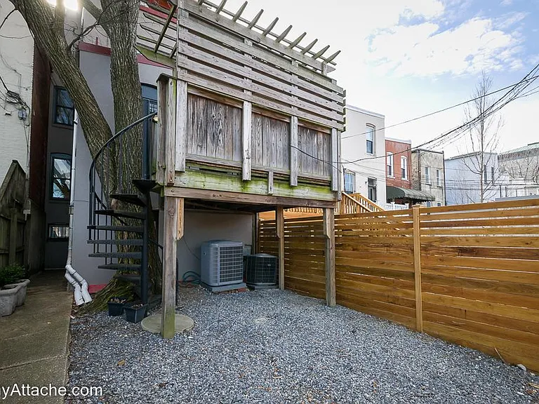 224 E St NE — Photo 53