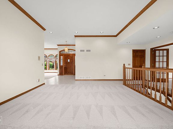 5th image of 589 Edelweiss Dr