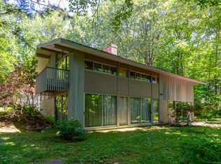 55 Westwood Dr, Middlebury, CT 06762