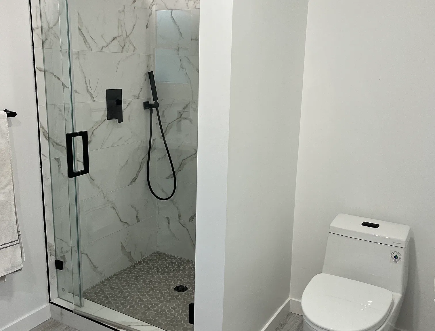 3 bed, 1644 sqft, $7,100 — Photo 1