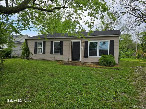 6 Saint Columba Dr, Cahokia, IL 62206