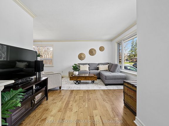 5th image of 121 E Goodfellow Rd