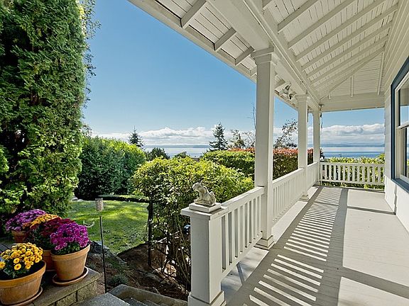 Wrap around porch, views, a grassy knoll...so magical!!!