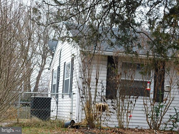 5th image of 11 Castle Hill Dr