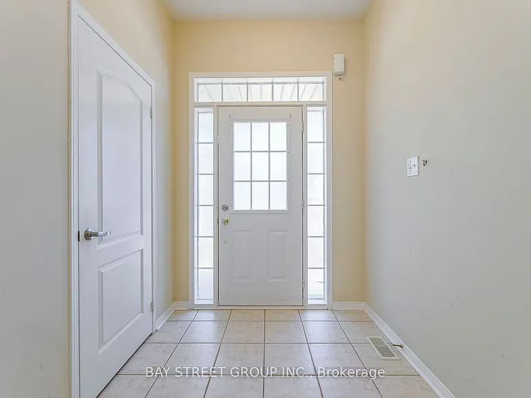 2413 Whistling Springs Cres — Photo 2