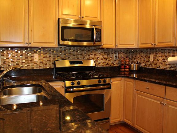 Kitchen: Stainless steel Appliances, Granite countertop