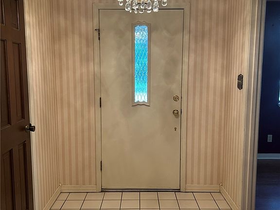 3rd image of 2813 W D St
