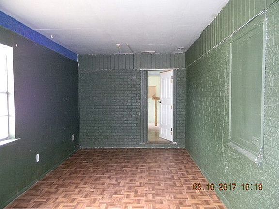 3rd image of 904 N 4th Ave