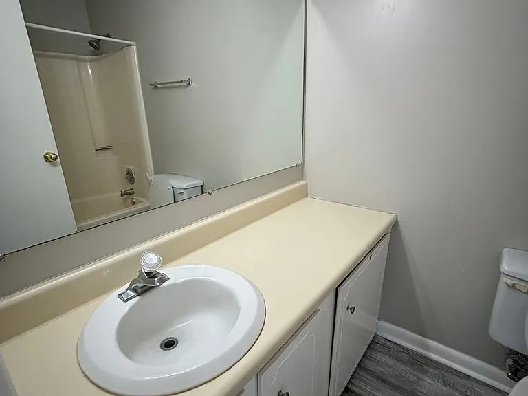 912 Pineland Ave #5 — Photo 16