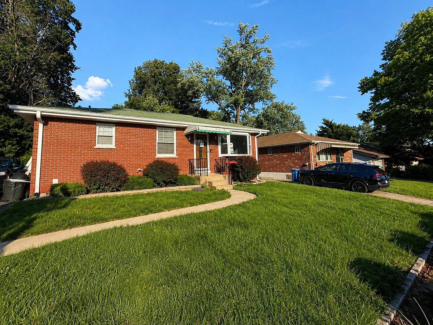 Renovated 2 Bed + Finished Basement | 1.5 Bath | Half Off Deposit | All Housing Vouchers Welcome! — Photo 1