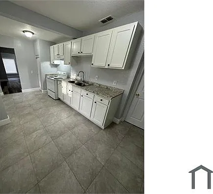 1024 W 22nd St — Photo 27