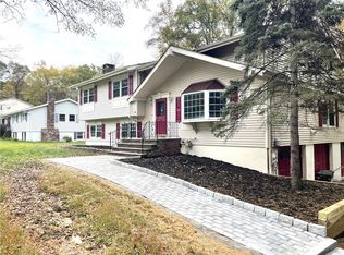 5 Camelot Dr, Goshen, NY 10924