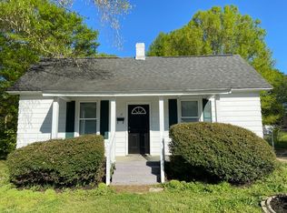 17 Stevens St, Laurens, SC 29360