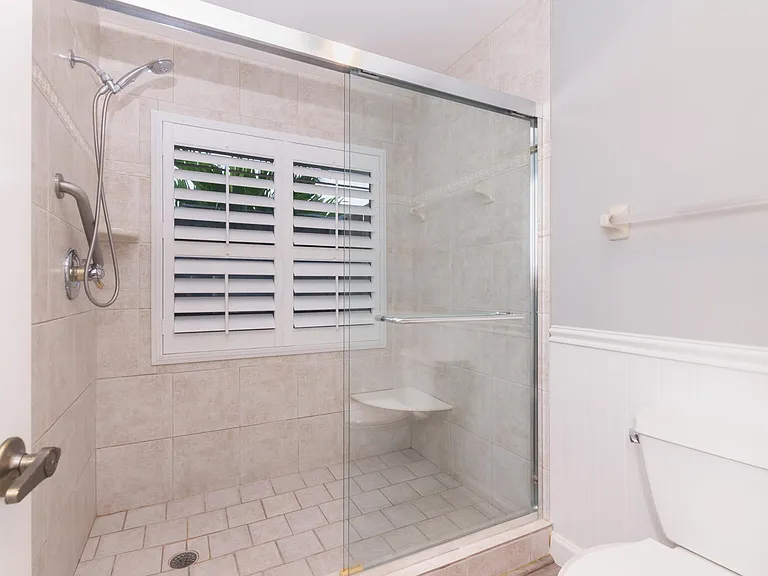4041 NE Breakwater Dr — Photo 10
