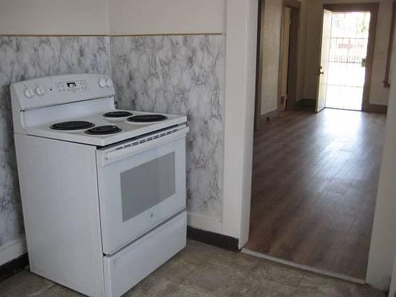 3rd image of 5019 E Balch Ave