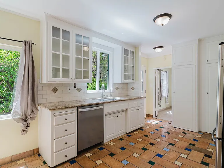 11036 Fruitland Dr — Photo 13